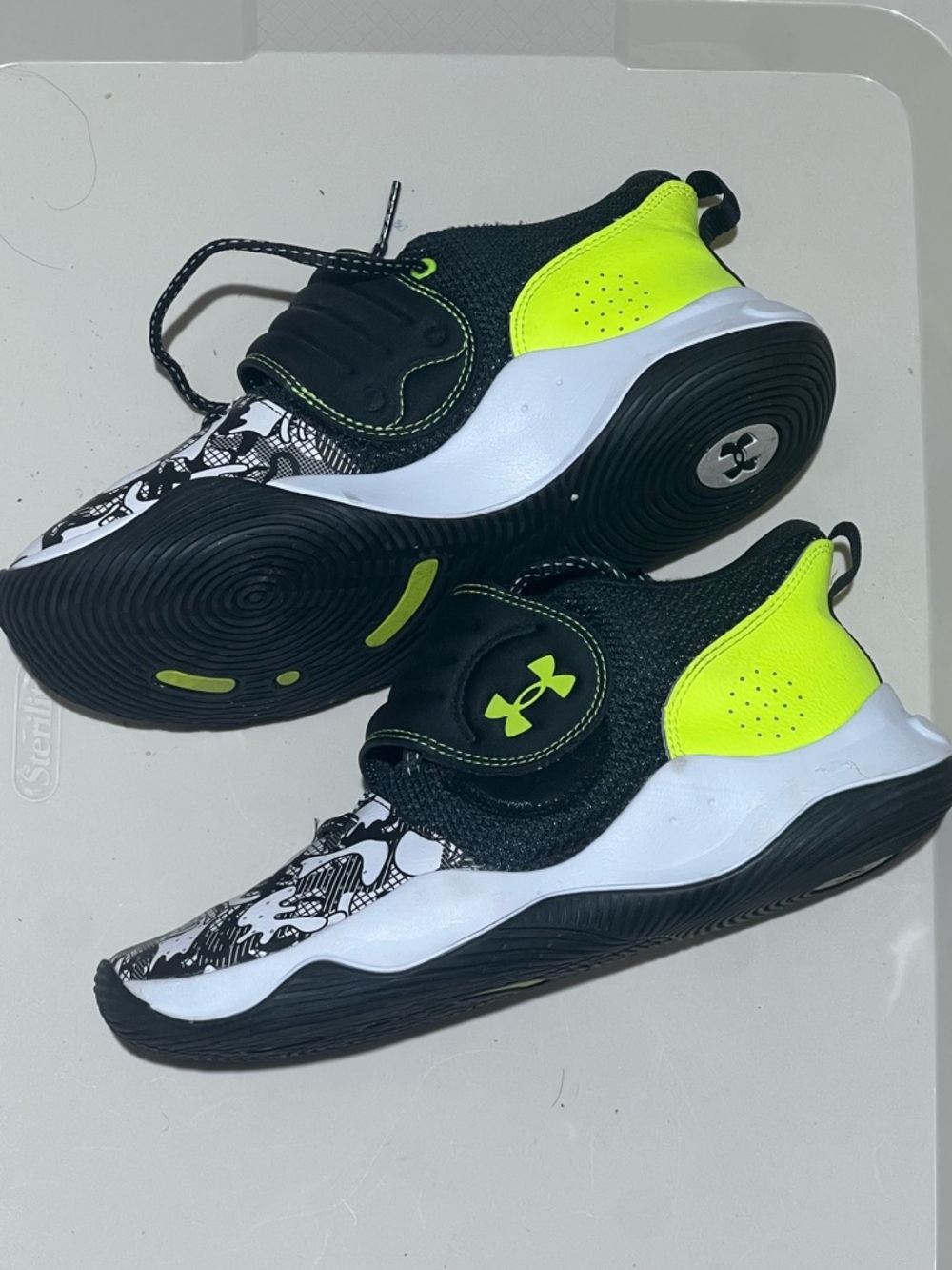Under Armour Zone BB GS Men’ Basketball Sneakers